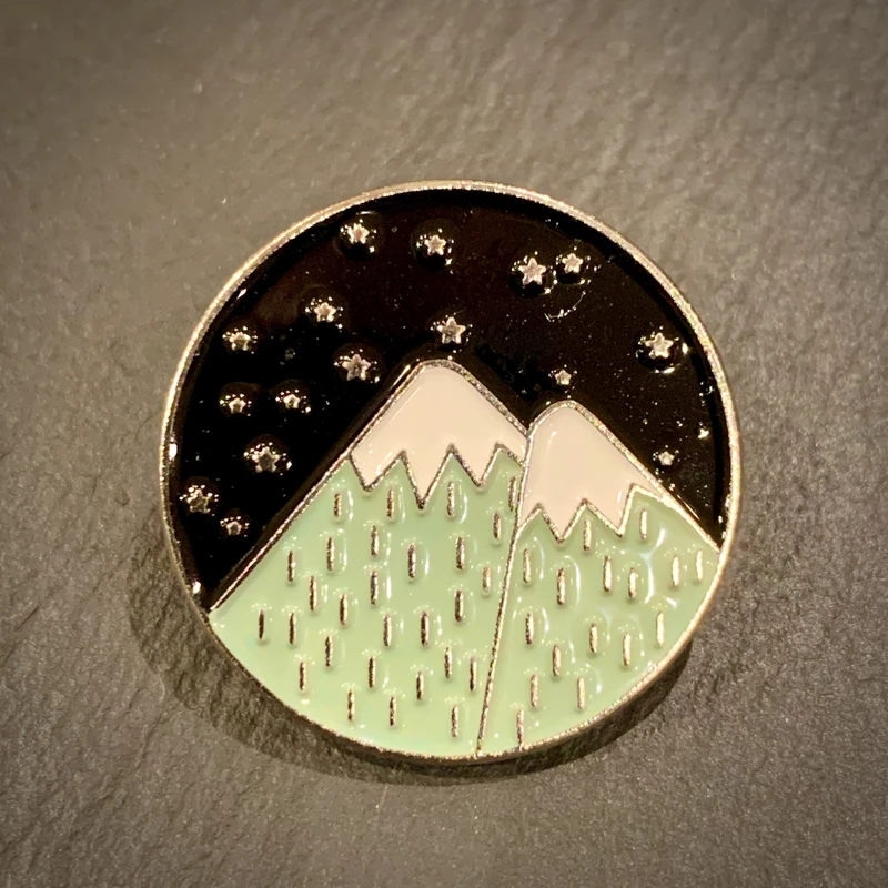 EllieBeanPrints-Starry-Mountains-Pin-Badge_800x